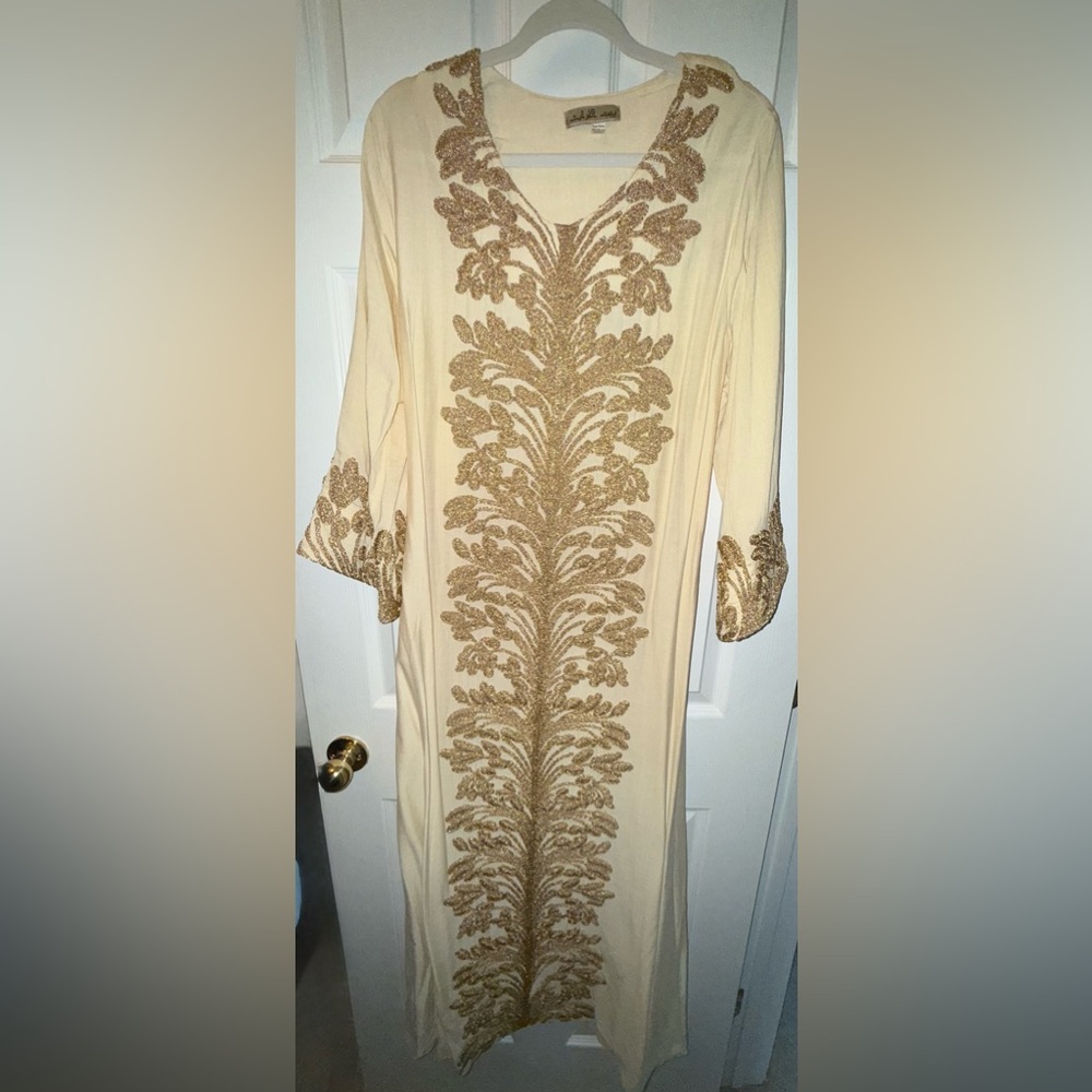Elegant Gold Embroidered Dress abaya kaftan thobe